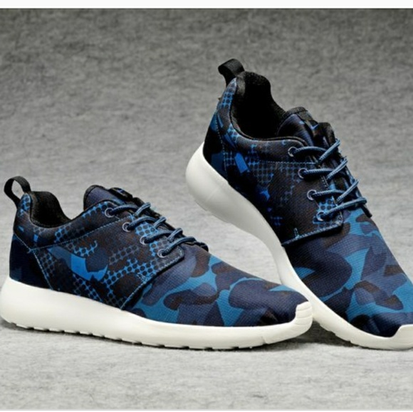 Nike Other - Nike Roshe One Print Sz 11